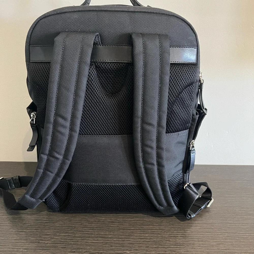 Tumi backpack - Picture 2 of 4